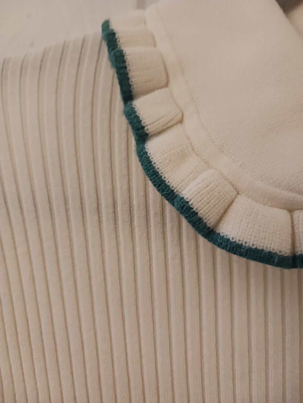 LOFT Cream Ribbed Sweater with Teal Trim Collar Large Petite Like New